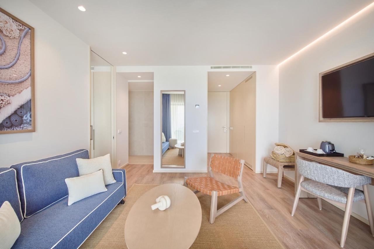 Suite met zithoek — The Editory by the Sea Lagos