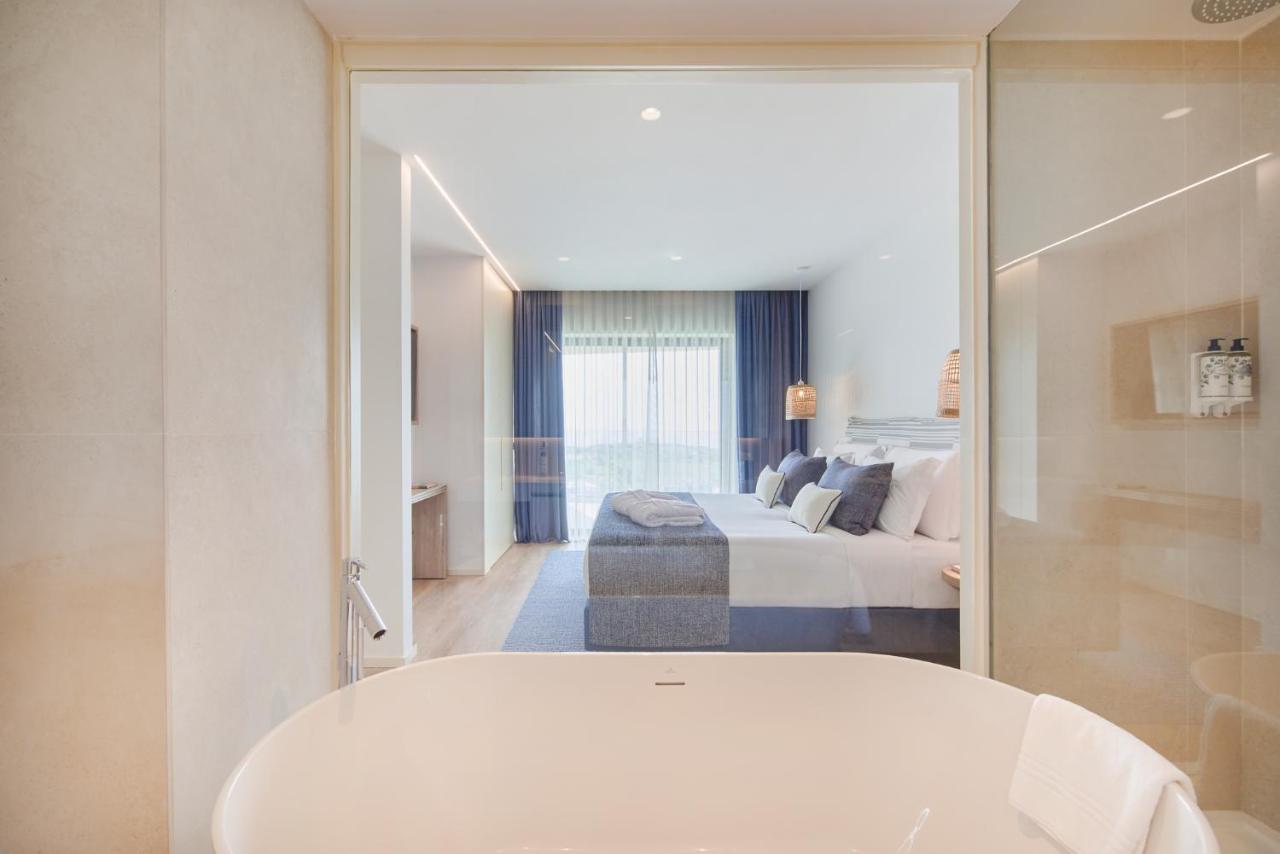 Kamer met twee aparte bedden — The Editory by the Sea Lagos