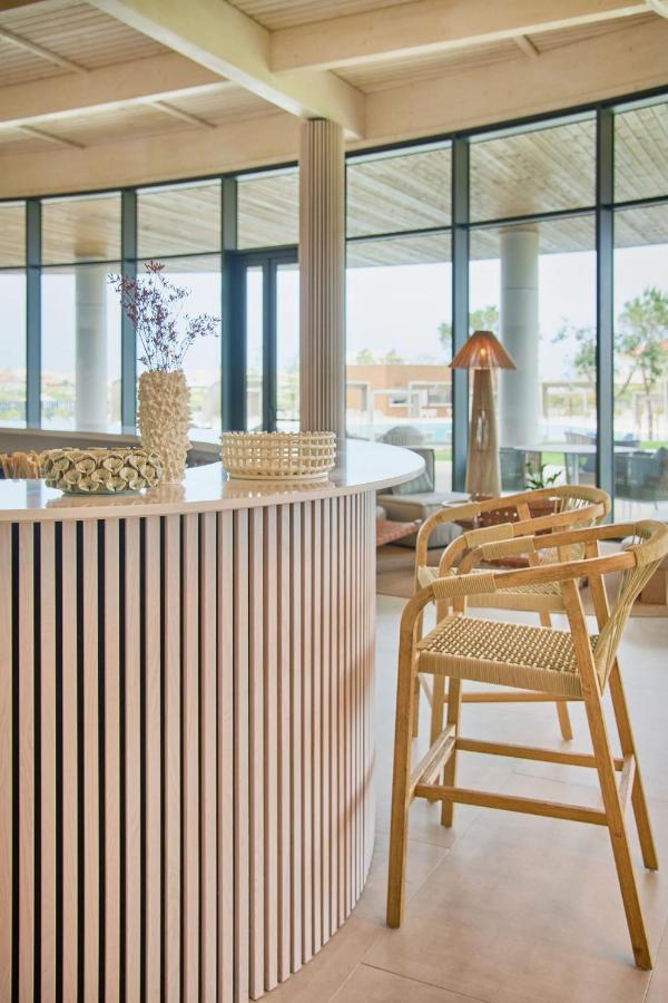 Restaurant met gedekte tafels — The Editory by the Sea Lagos