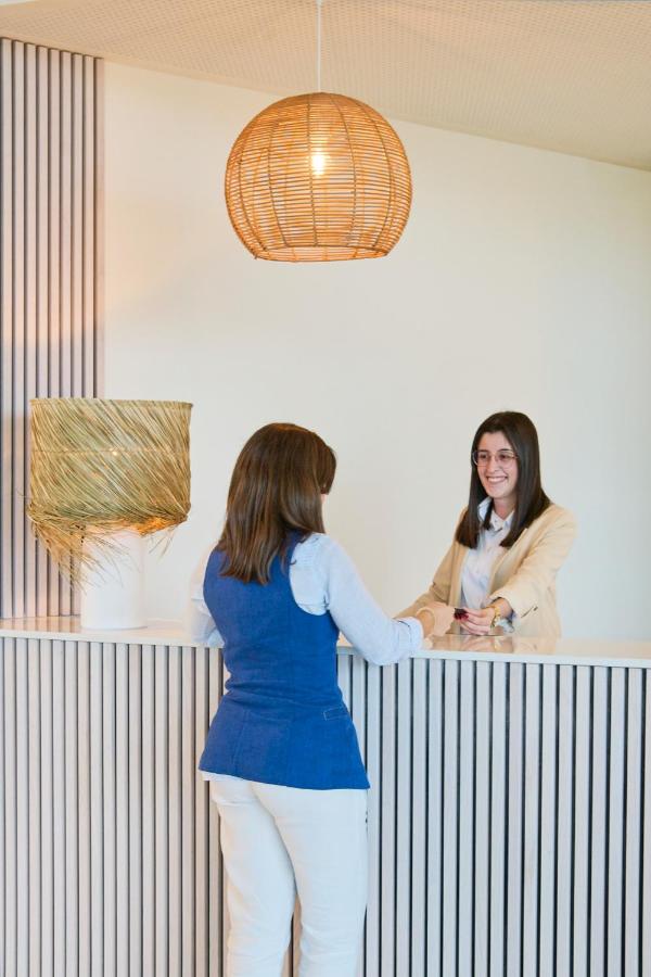 Restaurant met gedekte tafels — The Editory by the Sea Lagos