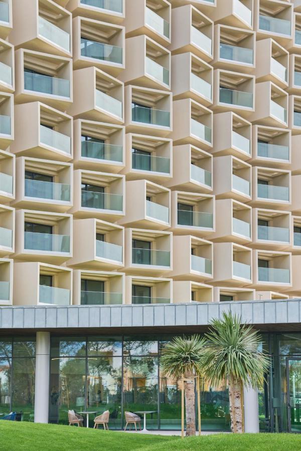Modern hotelaanzicht — The Editory by the Sea Lagos