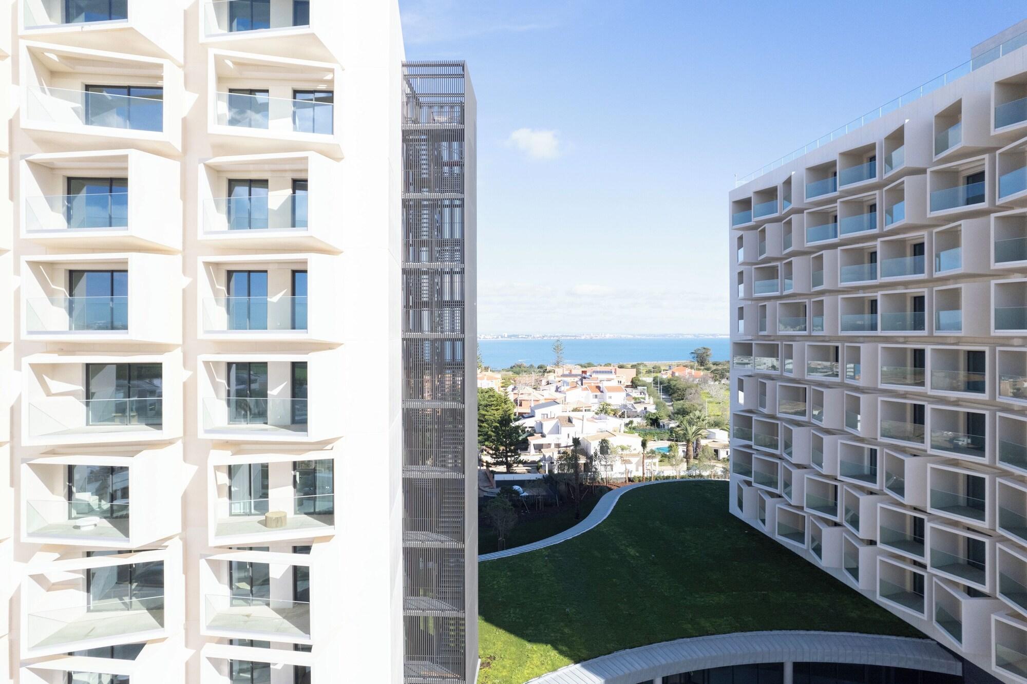 Privéstrand met parasols — The Editory Residence Lagos