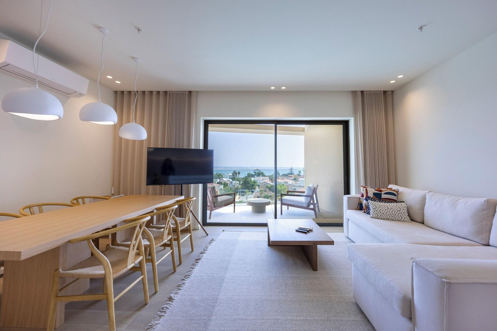 Suite met zithoek — The Editory Residence Lagos