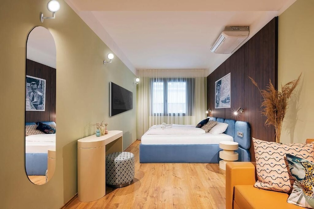 Luxe slaapkamer met hedendaagse afwerking