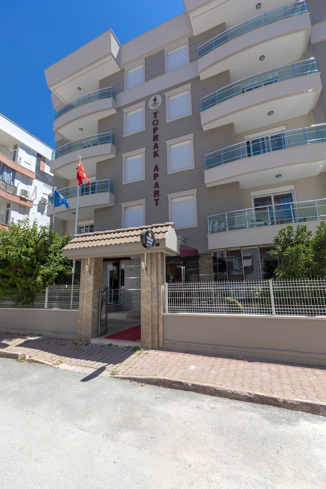 Toprak Apart Otel zijkant met gasten faciliteiten