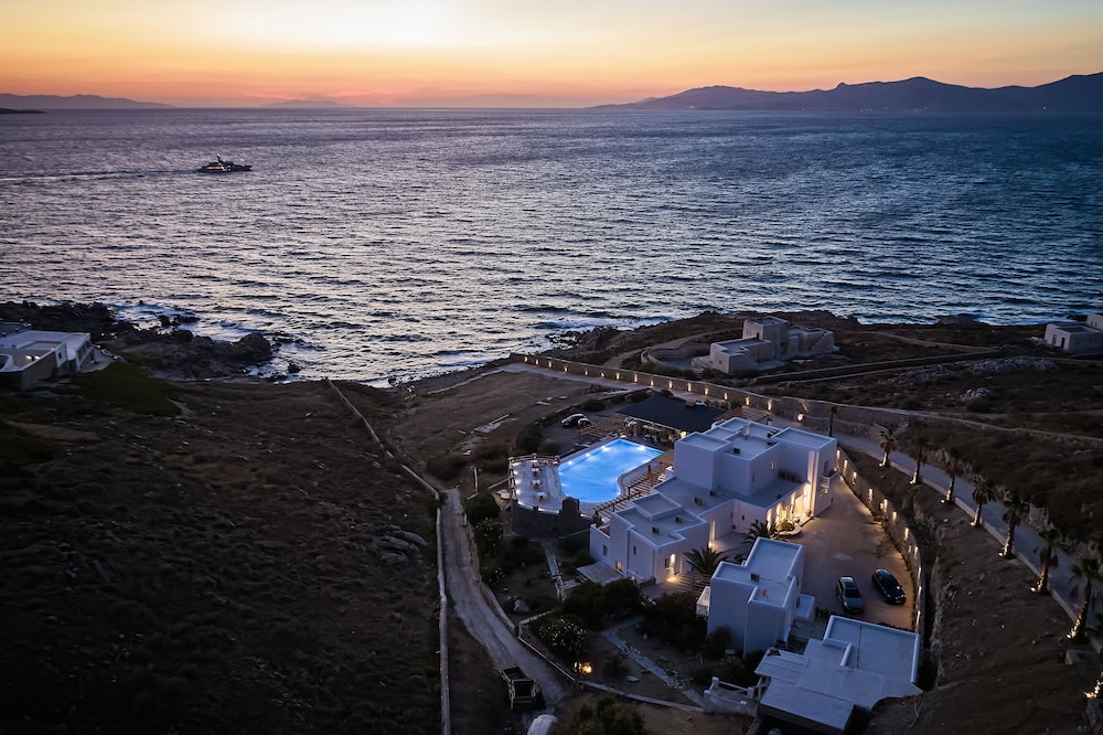 Luchtfoto Ubud Mykonos Hotel en omgeving