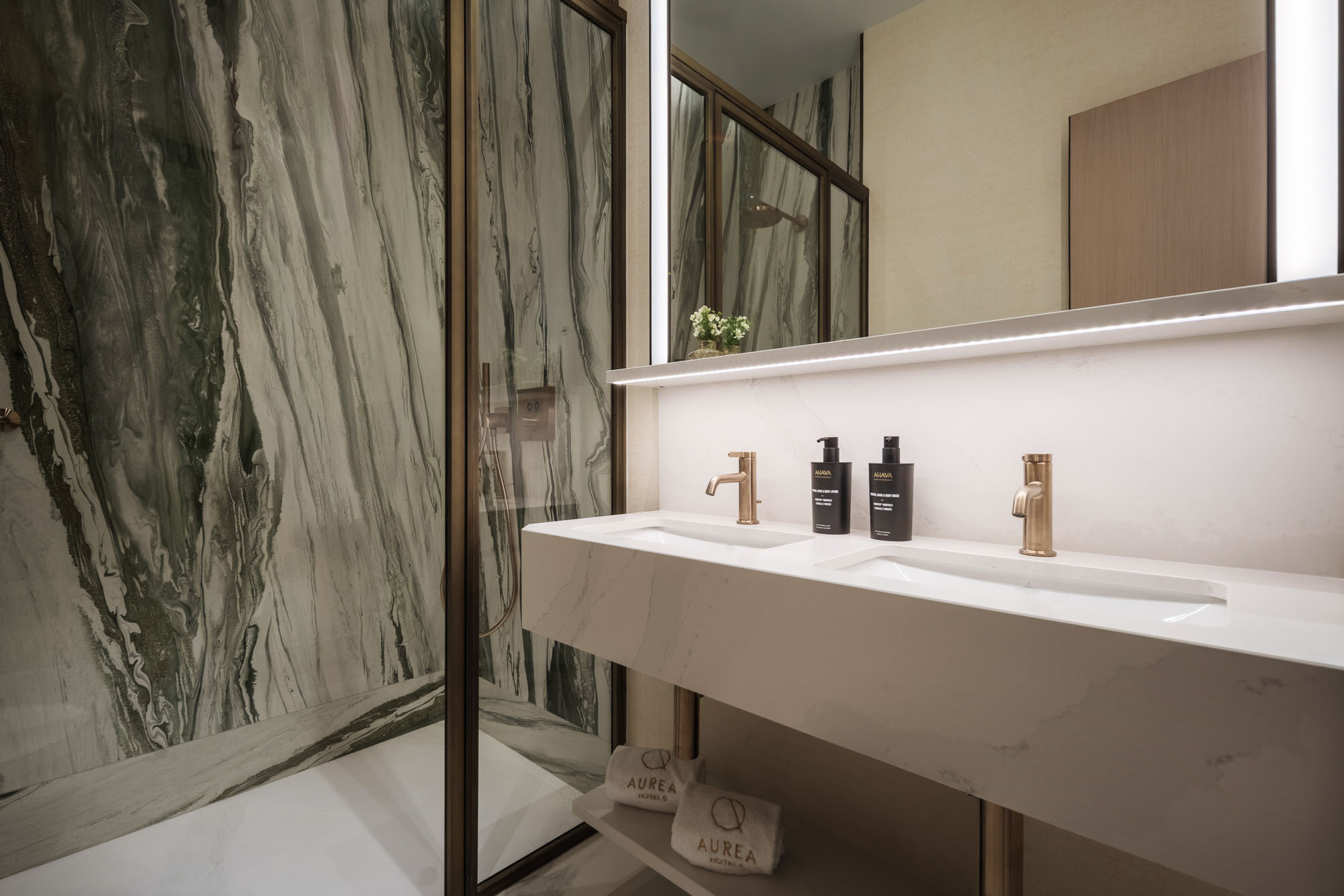 Badkamer met ligbad — Áurea Palacio de la Tinta