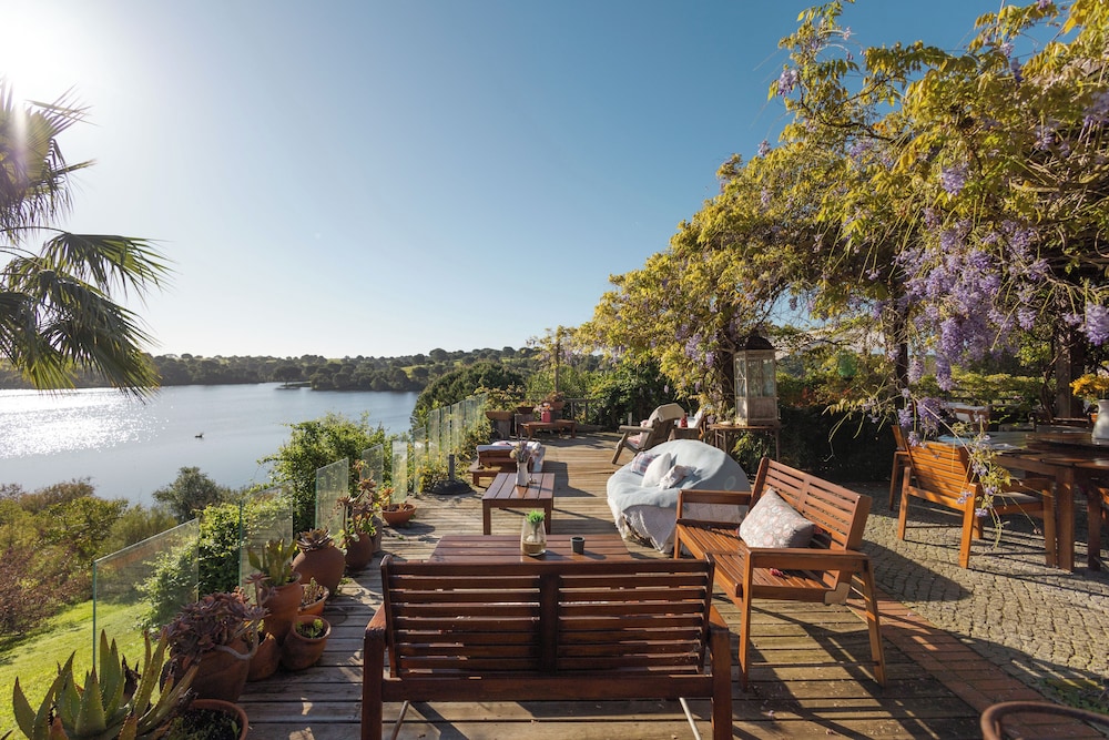 Vale do Gaio Hotel achtertuin met ontspanningsruimte