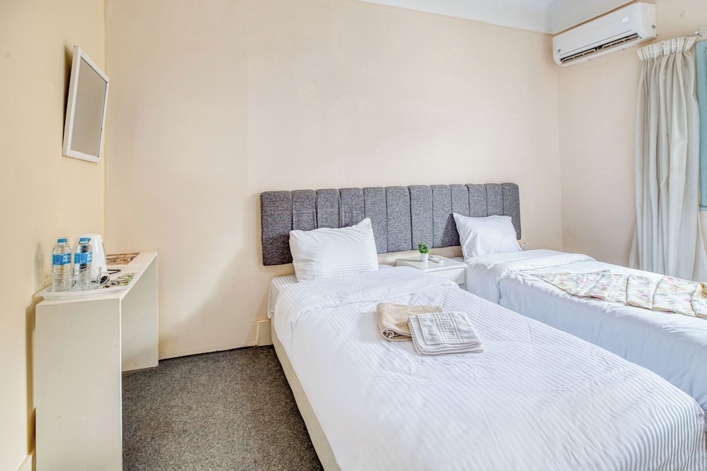 Gezellige hotelkamer voorzien van standaard faciliteiten