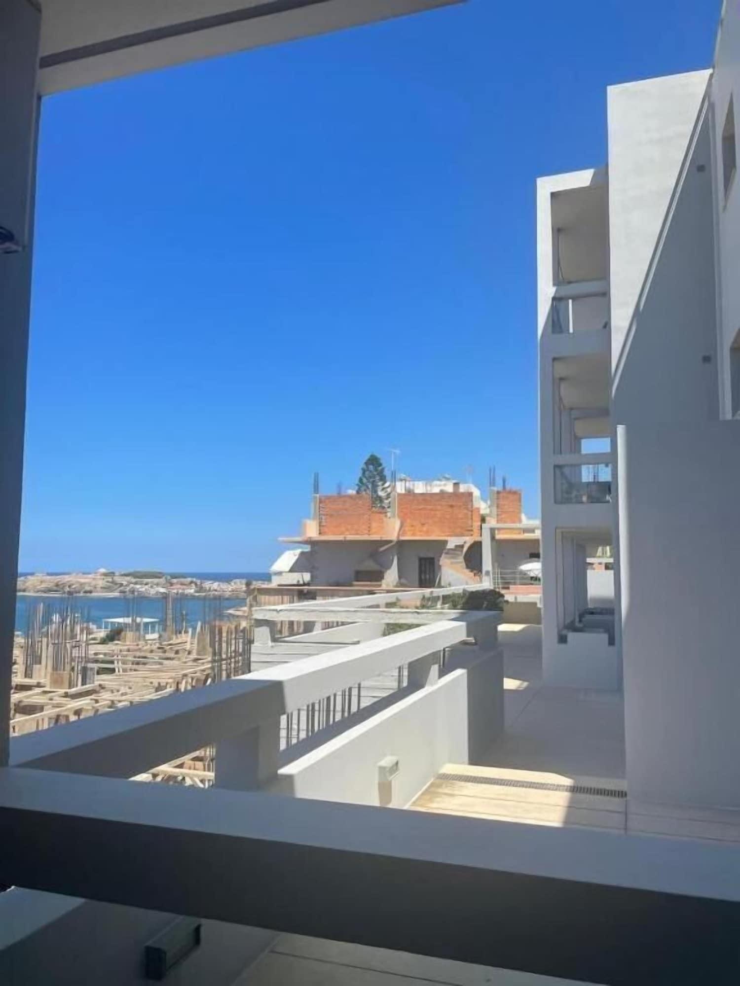 Privéstrand met parasols — Vivian Art Apartments