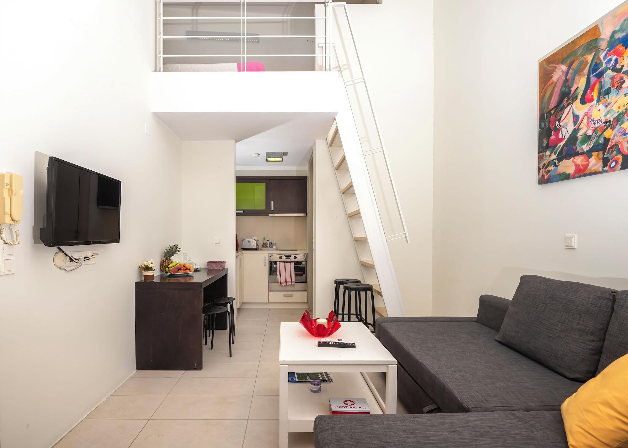 Kamer met balkon — Vivian Art Apartments