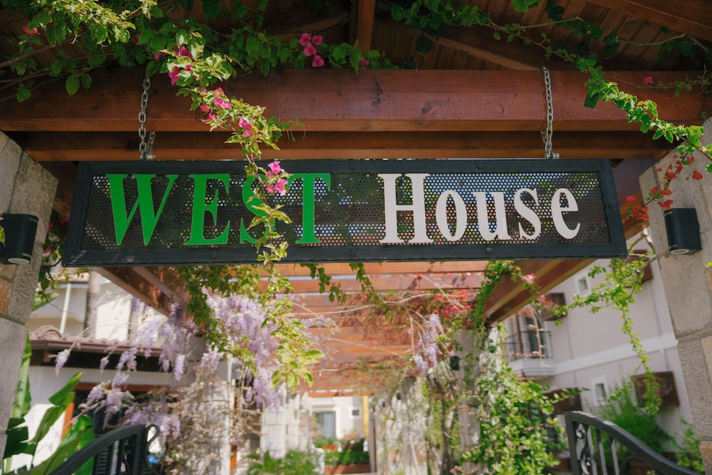 Avondverlichting West House Exclusive Hotel