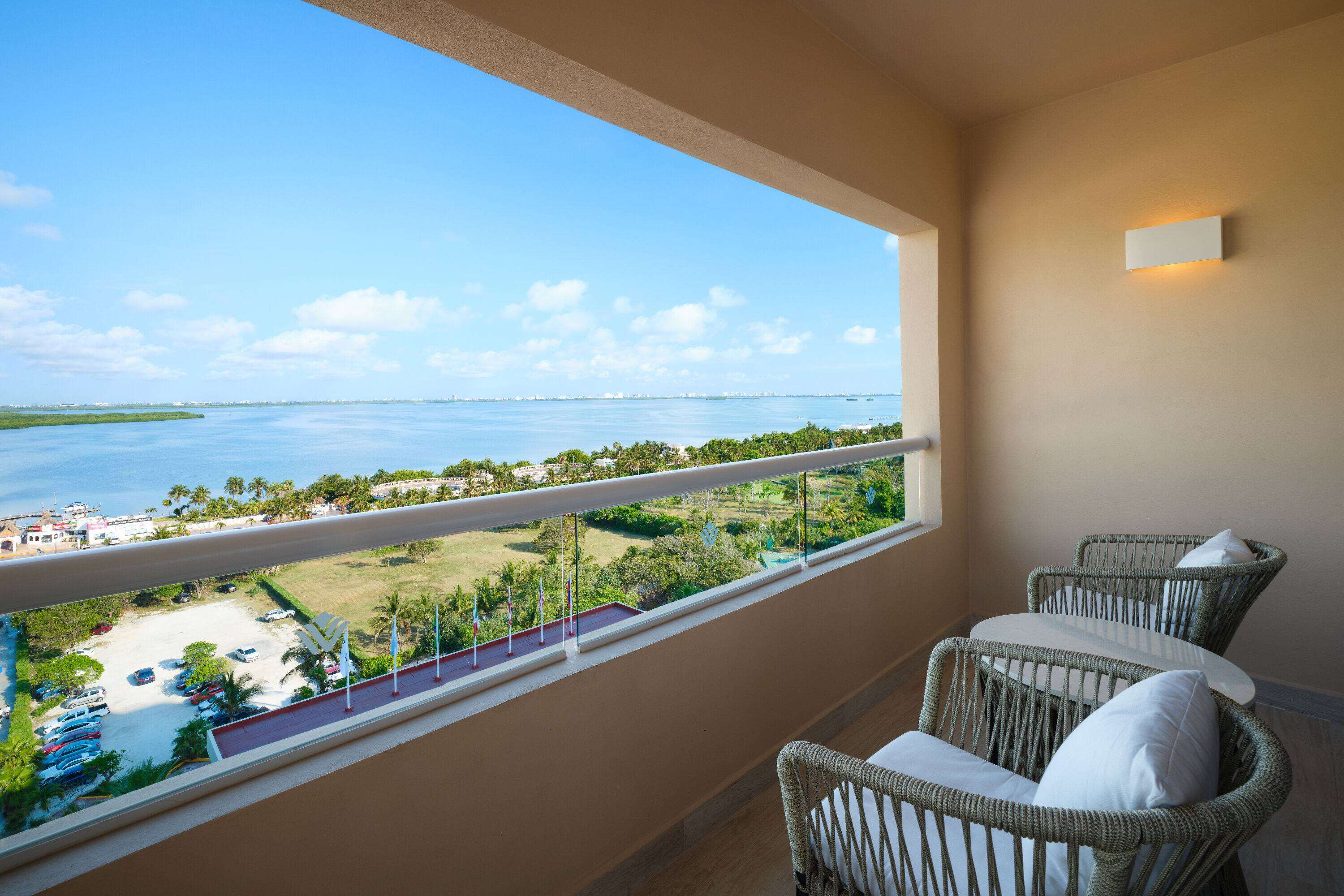 Zeezicht vanaf het balkon — Wyndham Grand Cancun All Inclusive Resort & Villas